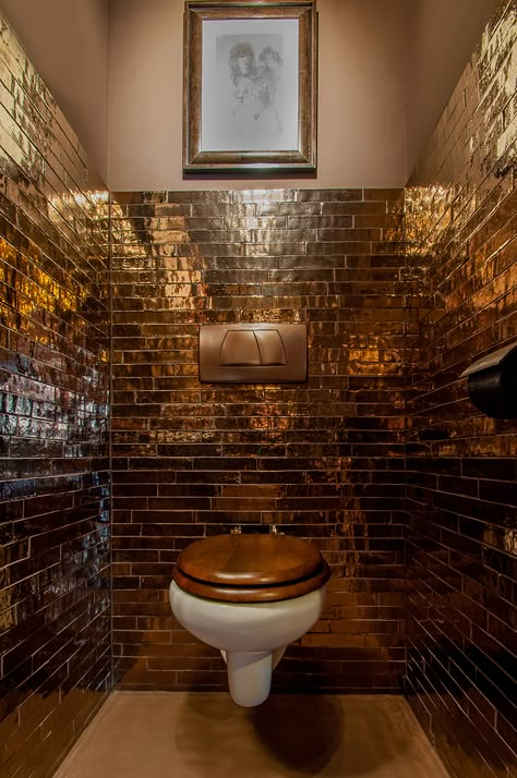 Gold Downstairs Toilet, Golden Bathroom Ideas, Moroccan Style Bathroom, Tile Toilet, Public Restroom Design, Golden Bathroom, Ladies Restroom, Gold Toilet, Gold Bathroom Decor