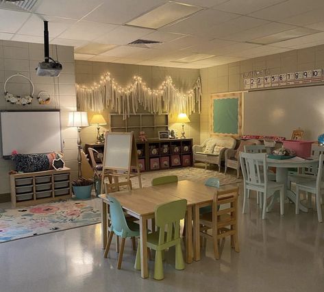 Calming Classroom, Teaching Classroom Decor, Flexible Seating Classroom, Elementary Classroom Themes, Calm Classroom, Teachers Room, Classroom Goals, Classroom Seating, Classroom Makeover