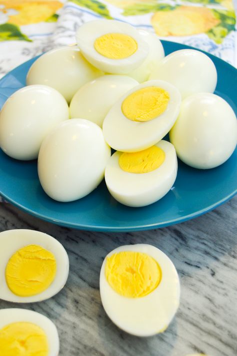 Easy to Peel Hard Boiled Eggs Steamed Hard Boiled Eggs, Egg Photos, Kwek Kwek, Boil Egg, Easy Peel Eggs, Boil Eggs, Telur Rebus, Peeling Hard Boiled Eggs, Eggs Image