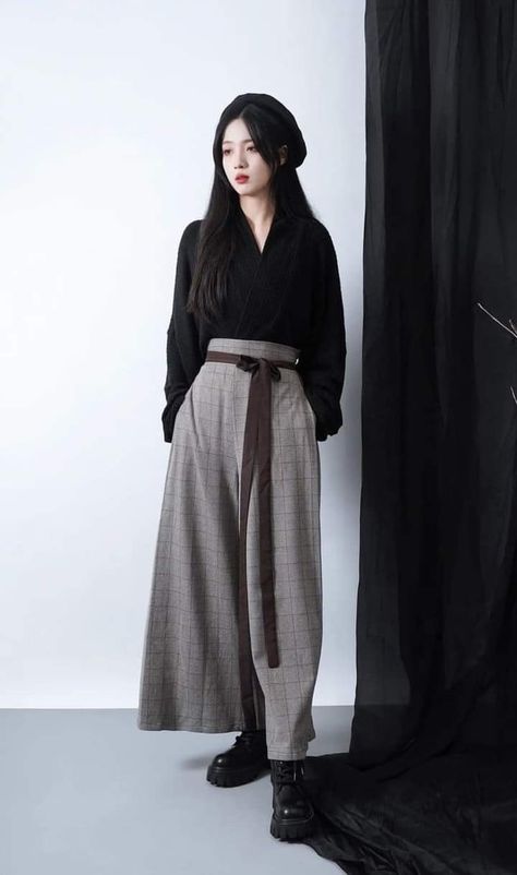 Modern Kimono Fashion, Samurai Fashion, Modern Chinese Fashion, Outfits For Japan, Kimono Modern, Japan Dress, Quick Outfits, Asian Outfits, Modest Fashion Outfits