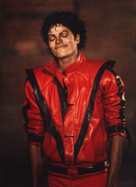 Thriller Mj, Michael Jackson Thriller Jacket, Michael Jackson 1980, Michael Jackson Outfits, Michael Jackson Poster, Michael Jackson Photoshoot, Michael Jackson Hot, Michael Jackson Bad Era, Mike Jackson