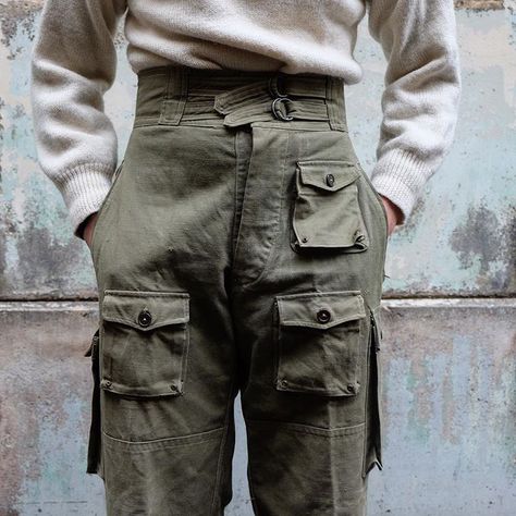 THE RAREST • first French paratrooper pants - the «Far East Pattern ». Beautiful design extremely rare ! Not for sale, available at the… Military Fashion Menswear, Army Design, M65 Jacket, Army Clothes, Fashion Words, Workwear Vintage, Field Coat, Military Pants, Vintage Trousers