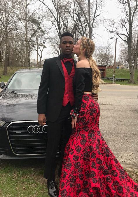 Interracial Prom, White Blonde Girl, Bonnie Francesca Wright, Black Guy White Girl, Interacial Love, Black Man White Girl, Prom Couples, Mixed Couples, Interracial Marriage