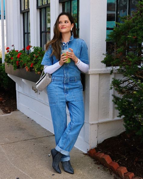 Fall is for denim 💙✨ Chambray button-downs, jeans, denim coveralls – you name it, I’ll wear it. I got this jumpsuit last year and, at the time, it was perfect for my postpartum body and for easily nursing Ashton. Today, it’s one of my favorite pieces! It’s relaxed, easy, comfortable, and versatile. I’ve dressed it up with different outerwear, played with layering and accessories, and styled it with various shoes. It’s truly a chameleon, and the details of this look are just 🤌🏼 📸: @danielharpe... Denim Coverall, Postpartum Body, B Fashion, Perfect For Me, Name It, Postpartum, Jeans Denim, I Got This, Mtv