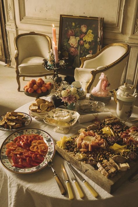 Chateau De Gudanes, Ann Street Studio, Wedding Filters, Jamie Beck, Chateaux Interiors, Old Manor, Cream Wedding, Chateau France, Food Table