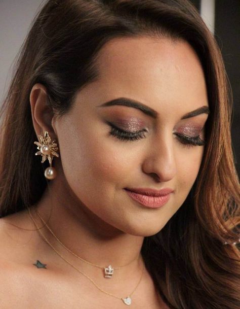 Hindi Actress Sonakshi Sinha Face Close Up Photos