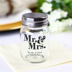 Wedding Souvenirs Diy, Wedding Planning Mug, Mason Jar Favors, Personalized Mason Jars, Diy Hanging Shelves, Mason Jar Projects, Mini Mason Jars, Wedding Souvenir, Wine Bottle Diy Crafts