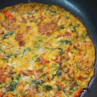 masala omelette indian breakfast recipe Indian Omelette Recipe, Egg Omlet, Masala Omelette, Egg Omelette Recipe, Egg Recipes Indian, Chicken Masala Recipe, Omlet Recipes, Omelette Recipe Easy, Breakfast Omelette