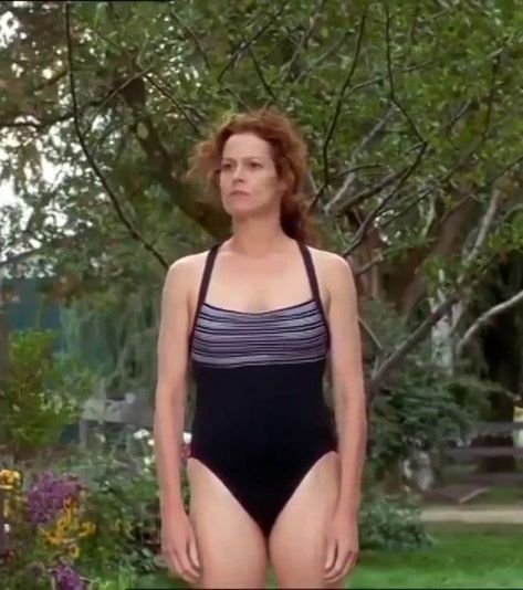 Sexy Sigourney Weaver Bikini Pics Sigourney Weaver Young, Alien Sigourney Weaver, Conquest Of Paradise, Sci Fi Girl, Linda Carter, Photography Movies, Sigourney Weaver, Classic Actresses, Hollywood Stars