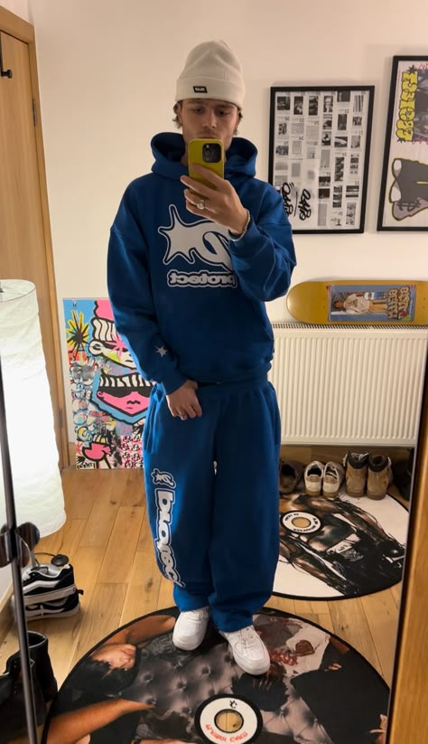 Royal Blue Hoodie Outfit Men, Tracksuit Outfit Mens, Tracksuit Aesthetic, Sweat Fits, Blue Hoodie Outfit, Sweat Suits Outfits, Streetwear Tracksuit, Mens Inspo, Hoodie Outfit Men