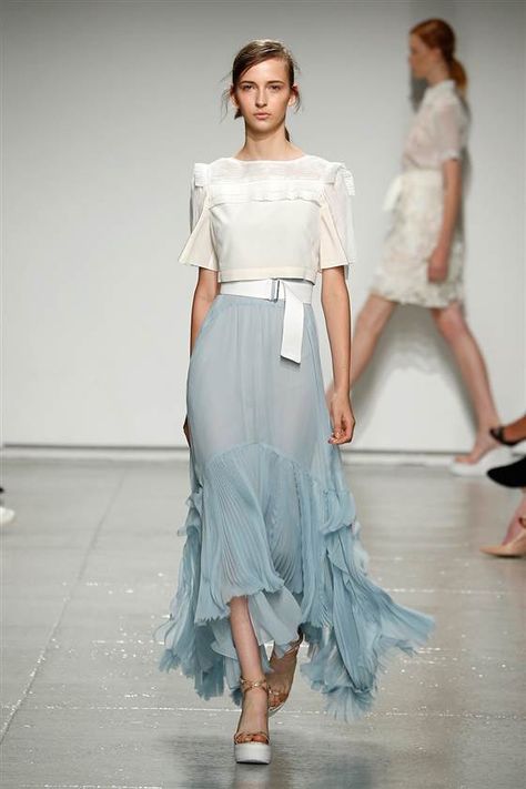 Fashion Week 2014 New York Fashion Week: 15 top runway looks Runway Skirt, Larissa Hofmann, Nyc Fashion Week, Fashion Week 2015, Fashion Runway, Rebecca Taylor, 2015 Fashion, Spring Summer 2015, Skirt Pattern