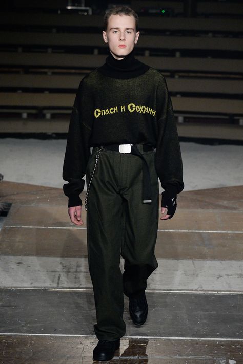 Gosha Rubchinskiy Fall 2016 Menswear Collection Photos - Vogue Soviet Fashion, Gosha Rubchinskiy, 2016 Menswear, Male Fashion Trends, Russian Fashion, Fall Winter 2016, Mens Fashion Trends, Korean Outfits, Fall 2016