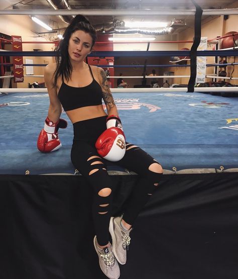 Kylie Rae, Cute Boxers, Boxing Girl, Women Boxing, Bebe Rexha, Fashion Mood Board, Tattoo Model, Kickboxing, Boxing