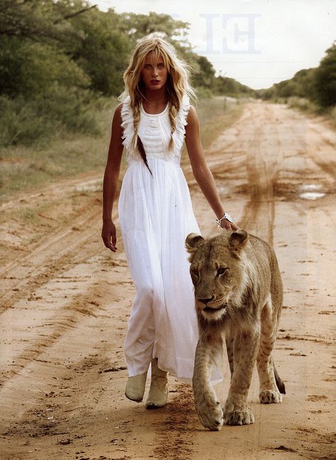 Aleksandra Orbeck Nilssen for Elle Norway May 2011 Foto Top, Bohol, Wild Woman, A Lion, 귀여운 동물, Big Cats, White Photography, Feline, A Woman