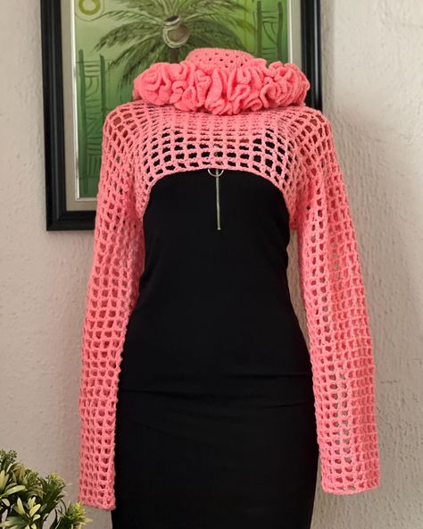 Shrug and a ruffle hat #crochet #ftkcrochet #shrug #rufflehat #crochetlove #crocheter #crochetaddict #instagram #fashion Ruffle Hat Crochet, Crochet Shrugs, Crochet Ruffle Hat, Ruffle Hat, Crocheting Ideas, Crochet Ruffle, Crochet Shrug, Hat Crochet, Crochet Fashion