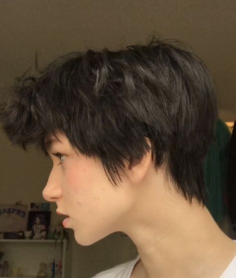 Masc Haircuts Ftm Straight Hair, Masc Haircuts Ftm, Ftm Haircuts Straight Hair, Nonbinary Haircuts, Ftm Haircut, Genderfluid Haircut, Masc Hair, Unisex Haircuts, Ftm Haircuts