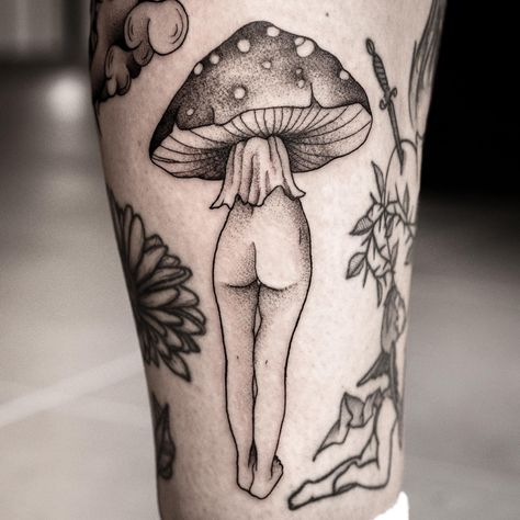 Mushroom Tattoo, Hippie Tattoo, Mushroom Tattoos, Fantasy Tattoos, Mushroom Art, Cover Up Tattoos, Hippie Art, Tattoo Machine, Blackwork Tattoo