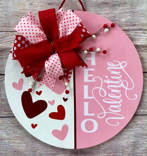 Valentine’s Day Door Hanger, Valentine’s Day Cricut Ideas, Valentine Crafts To Sell, Valentines Day Door Hanger, Shiplap Door, Circular Door, Valentine Signs, Wood Wreaths, Valentine 2024