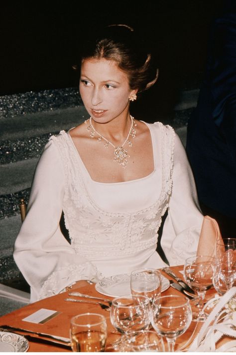 Princess Anne 1973 - HarpersBAZAAR (c) Getty Princesa Anne, Princesa Real, Rainha Elizabeth Ii, Zara Phillips, Royal Family England, British Royal Families, Elisabeth Ii, Princess Anna, Royal Queen