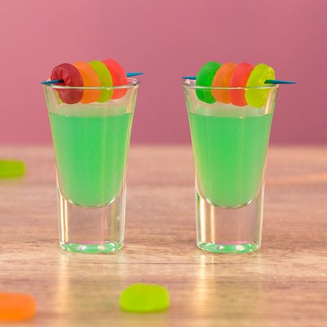 Tipsy Bartender Recipes, Sweet Drinks Recipes, Alcohol Candy, Shots Alcohol Recipes, Bartender Recipes, Shooter Recipes, Candy Cocktails, Shots Alcohol, Candy Drinks