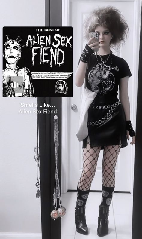 Trad Goth Outfits, Goth Grunge Outfits, Goth Outfit Ideas, Short Grunge Hair, Casual Goth, Summer Goth, Arte Punk, Goth Look, Punk Goth