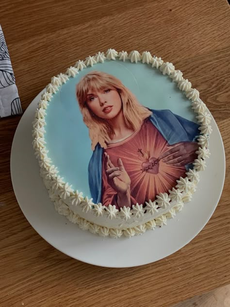 Taylor Swift Cake Eras Tour, Miss Americana Taylor Swift Costume, Speak Now Cake Ideas, Speak Now Cake Taylor Swift, Taylor Swift Bolo, Taylor Swift Cake Eras, Fifteen Taylor Swift Cake, Evermore Cake, Taylor Swift Cumpleaños