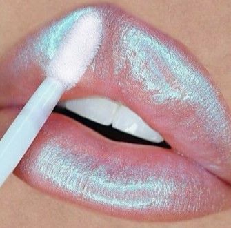 Lips Ideas, Trucco Glam, Make Up Diy, Holographic Lips, Holographic Makeup, Maquillage On Fleek, Lip Art Makeup, Metallic Lips, Lips Shades