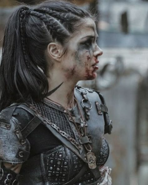 Football Hairstyles, Warrior Braid, Murphy The 100, The 100 Characters, Lexa Y Clarke, Viking Braids, Octavia Blake, Marie Avgeropoulos, The 100 Show