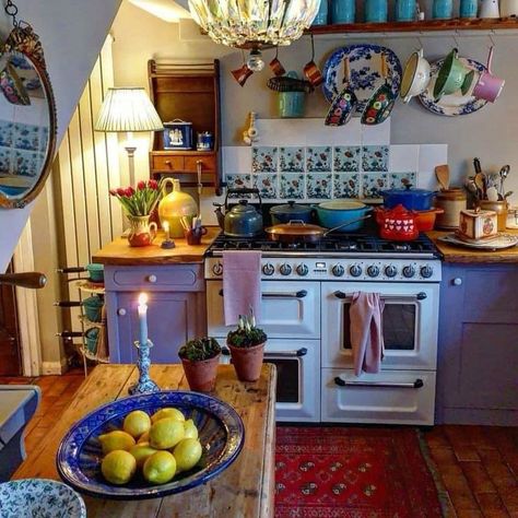 Vintage Maximalist Decor Kitchen, Maximalist Table Setting, Geek Home Decor, Decor Ideas Bedroom, Home Design Inspiration, House Aesthetic, Home Decor Ideas Living Room, Ideas Living Room, House Things