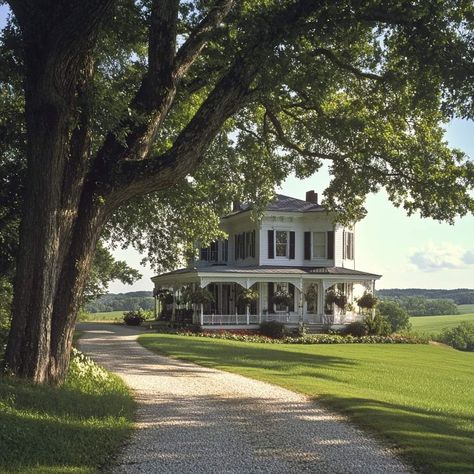 Future House Farm, Cute Houses Inside, 1930s Farmhouse Exterior, Steel Magnolias House, Big Old House Aesthetic, Vintage Farm Aesthetic House, Future Home Goals, Victorian Dream House, White Farm Style House