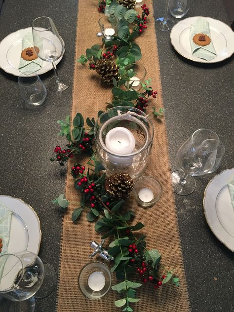 Christmas Table Decorations - If you found what you desire, it's very important that you act immediately - Visit For More! Easy Christmas Dinner Table Decorations, Rustic Christmas Dinner Table, Diy Christmas Table Decor, Christmas Table Decorations Ideas, Christmas Table Decor Ideas, Julkransar Diy, Christmas Dinner Table Settings, Table Decorations Ideas, Christmas Table Decorations Diy