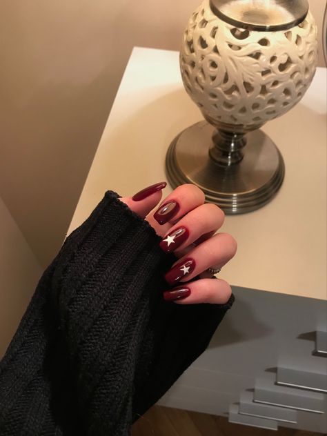 Red Nail Y2k, Red Rockstar Nails, Rockstar Gf Nails Red, Rockstars Gf Nails, Dark Red Autumn Nails, Rockstar Gf Nails Star, Nail Inspo Rockstar Gf, Gilmore Girls Nails Aesthetic, Stargirl Nails Red