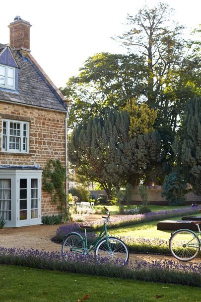 Soho Farmhouse - a countrified version of London's Soho House in the Cotswolds Beautiful Places In England, Cotswold House, Countryside Scenery, Babington House, Patina Farm, Soho Farmhouse, Places In England, Countryside Cottage, Modern Country Style