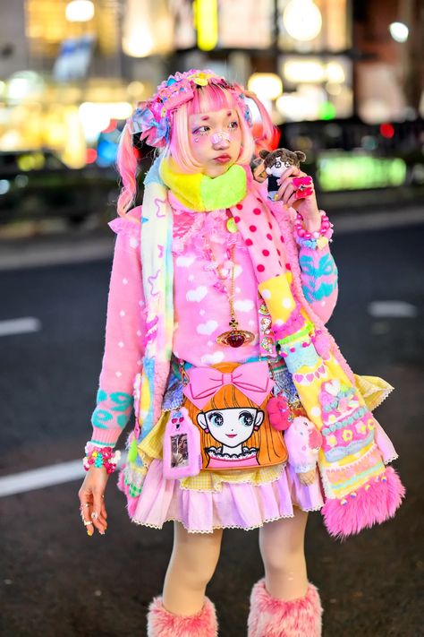 The Best Japanese Street Style From TOKYO FASHION WEEK 2024 Autumn/Winter! DAY ONE Decora Fashion Outfits, Decora Kei Fashion, Harajuku Outfit, Japanese Street Style, Decora Harajuku, Harajuku Decora, Harajuku Street Style, Fashion Week 2024, Tokyo Fashion Week