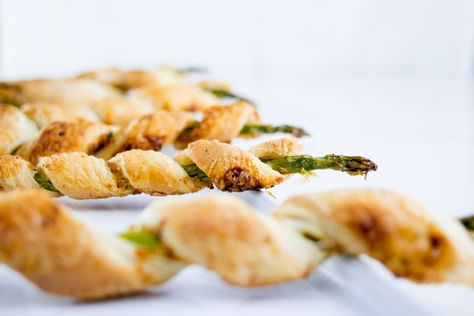 spears-3 Asparagus Pastry, Asparagus Appetizer, Asparagus Wraps, Vegetable Dips, Progressive Dinner, Parmesan Asparagus, Thanksgiving Appetizers, Puff Pastry Recipes, Roasted Asparagus