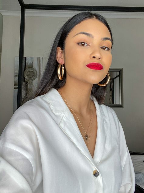 Red Lip Look paired with a white blouse and gold accent jewelry Red Lips Outfit Summer, White Outfit With Red Lipstick, White Outfit Red Lips, Red Lip Outfit Casual Summer, Red Lips Casual Outfit, Red Lipstick Casual Outfit, Red Lipstick Aesthetic Outfit, Red Lip Outfit Casual, Red Lipstick Outfit Casual