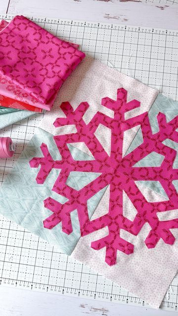 Stephanie Organes on Instagram: "Dive into the festive spirit of the Merry Makers Holiday Quilt! Yesterday I shared my “Quiltflake” Block. This charming appliqué block brings the beauty of snowflakes to life using a simple paper method, translated into fabric with a raw edge application. Here is the step-by-step process of bringing this charming block to life! ❄️ To download the “Quiltflake” block pattern, please visit my link in bio and don’t forget to use the hashtag #MerryMakers2023 We would love to see what you create! For this block I’m using fabrics from my Wandering and Enchanted Bloom Collection for @andoverfabrics Quiltflake Block design by yours truly: @prettyplease.mx Your Merry Makers 2023 are: @maxandlouisepatternco @eyecandyquilts @sjmax105 @alexandrabordallo @pretty Snowflake Quilting Design, Snowflake Quilt Block Pattern, Snowflake Quilt Blocks Free Pattern, Snowflake Quilt Block, Snowflake Quilts, Fabric Snowflakes, Snowflake Applique, Seasonal Quilts, Quilt Board