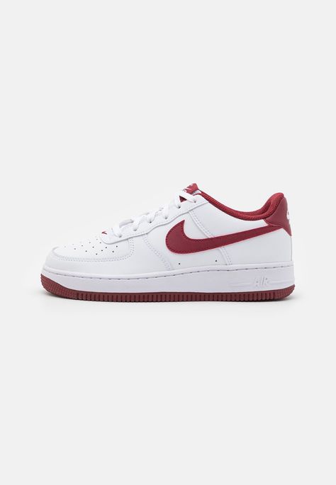 Clothes Wishlist, Team Red, Red Team, Red Nike, Red Outfit, White Shoes, White Nikes, Nike Sportswear, Air Force 1