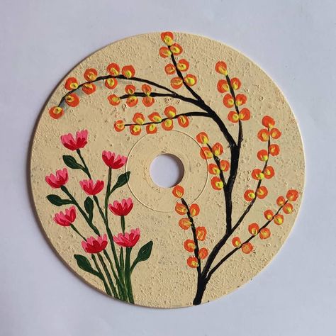 Painting On Disc, Easy Floral Painting Ideas, Painting On Cds Aesthetic, Cd Disk Art, Painting Ideas On Cds, Cd Decoration Ideas, Cd Painting Aesthetic Easy, Cd Art Aesthetic Wall, Cd Art Easy