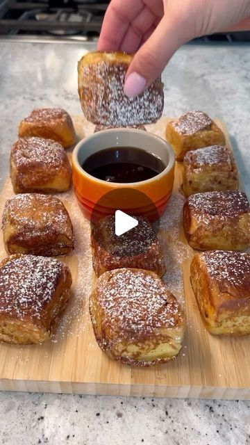 Sausage Egg & Cheese STUFFED French Toast! ☀️☕️  Recipe:  -2 packages @KingsHawaiian original sweet rolls.  -1lb breakfast sausag... | Instagram Camp Breakfast, Stuffed French Toast Recipe, French Toast Batter, Egg Sandwich Recipe, Eggs Scrambled, Egg Sandwich Breakfast, Breakfast Essentials, Breakfast Recipes Easy Quick, French Toast Rolls