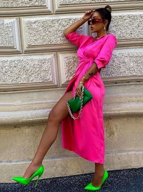 whether you want to create a formal look or a more funky look. Here are 14 shoe colors with fuchsia dress or hot pink to complete your pretty look. Green Heels Outfit, Ropa Color Neon, Fuchsia Outfit, Prom Dress Aesthetic, Colour Blocking Fashion, Spring Trends Outfits, Color Blocking Outfits, Fuchsia Dress, Light Pink Dress