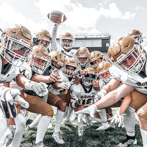 Part two ✌🏻with the Mac football varsity crew!! Can you tell that these photos were a blast to create?! My kiddos play football, and our family has been tried and true Bears fans for years, so this shoot let my creativity and passion run wild! We’re so excited to be a part of this football program. It’s in an exciting phase with so many young gentleman that are fired up. I’m excited to watch this team over the next handful of years!!! 🏈 Just obsessed with all the Sportraits happening arou... Senior Football Team Picture Ideas, Football Team Photo Ideas, Flag Football Team Pictures, Individual Football Poses, Football Team Ideas, Basketball Team Photoshoot Ideas, Team Football Pictures, Sports Group Photos, Football Game Photography