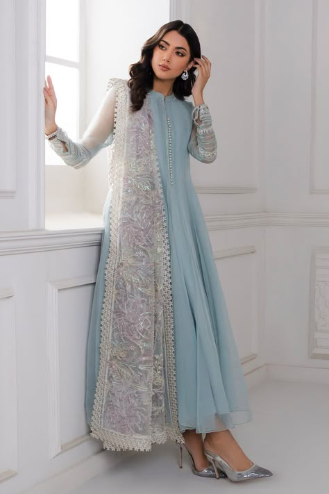 Pakistani Party Frock With Dupatta In Sky Blue Color is a classic combination of off white & sky blue that give you eye catching look of special occasions. Party Frocks, Anarkali Dress Pattern, Desi Fits, Desi Wear, Salwar Kamiz, Beautiful Pakistani Dresses, Desi Outfits, Dresses Traditional, Desi Fashion Casual