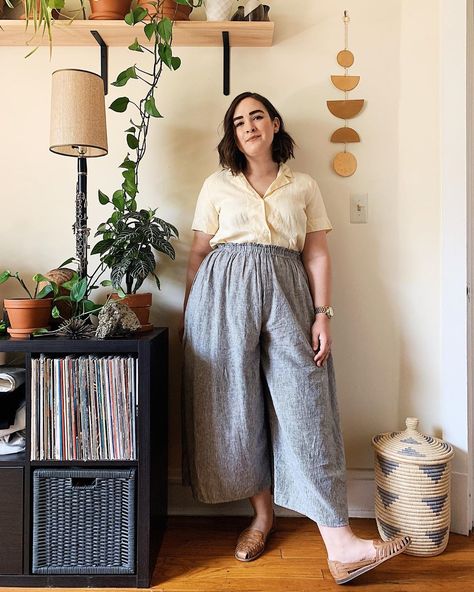 Shannon on Instagram: “I present to you my MVP (Most Valuable Pant) for this summer: the @statethelabel Swayers in shale. 🏆 I have been wearing them nonstop for…” Shannon Buckley Outfits, Shannon Buckley, Comfy Summer Outfits Plus Size, Plus Zise, Chubby Fashion, Light As A Feather, Curvy Girl Outfits, Curvy Outfits, Casual Fall Outfits