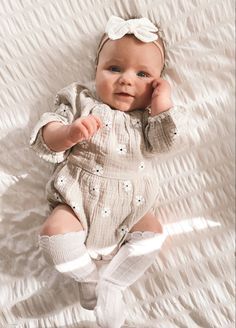 Baby Girl Neutral Outfits, Cute Newborn Baby Girl Outfits, Summer Newborn Outfits, Newborn Summer Outfits, Newborn Outfits Girl, Baby Girl Fall Fashion, Baby Romper Outfit, Newborn Baby Girl Outfits, Trendy Baby Girl Clothes