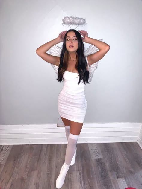 White Halloween Costume Woman, Angle Custom Halloween, Angel Coustems, Adult Angel Costume, Angel Costume Simple, Angel Costume Ideas For Women, Halloween Costumes With A White Dress, White Boot Costume Ideas, Angel Costume Skirt