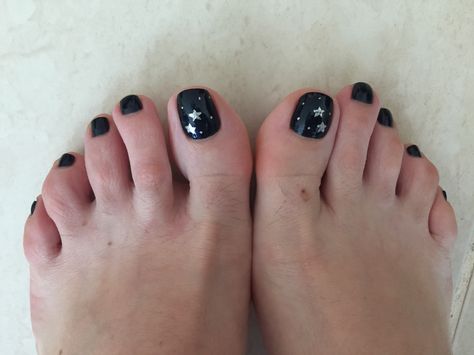 Star Pedicure, Feet Nail Design, Nails Pedicure, Esthetician Marketing, Stars Space, Star Nails, Nail Polish Designs, Gel Nail Designs, Glitter Nail Art