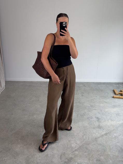 Brown Flowy Pants Outfit, Brown Trousers Outfit Casual, Brown Linen Pants Outfit, Summer Trousers Outfits, Brown Trousers Outfit, Cupro Pants, Silk Pants Outfit, Tube Outfit, Trousers Outfit Casual