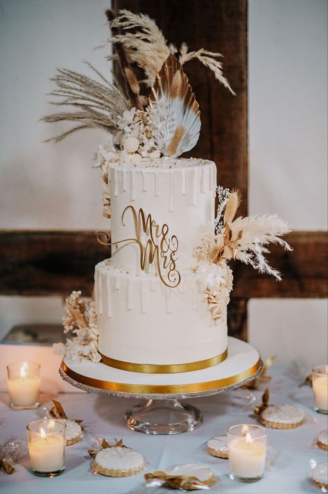 Wedding Cake Inspiration | Two Teir Wedding Cake | Drip Icing Tiered Wedding Cake | White Wedding Cake with Gold and Feather Accents | Birches and Pine Wedding Photography White Wedding Cake With Gold, Drip Icing, Feather Wedding Cake, Wedding Cake With Gold, Wedding Cake White, Cake Drip, Pine Wedding, Cake With Gold, S Cake