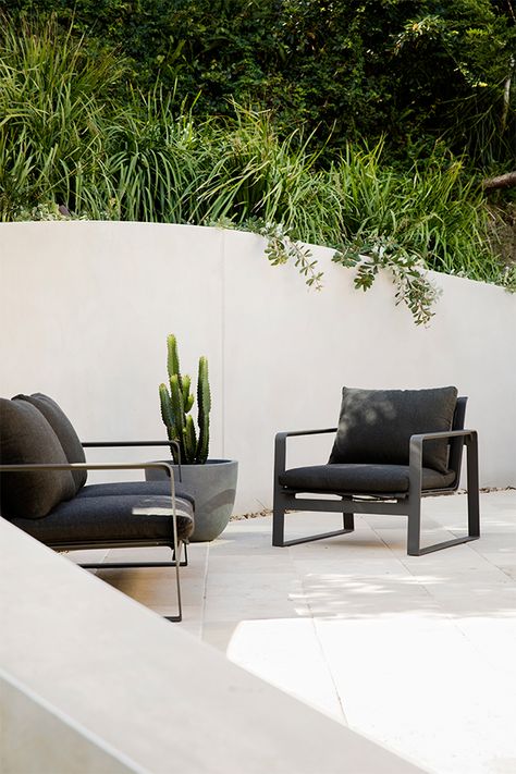 Outdoor Sofa Design, Contemporary Lounge Chair, Contemporary Outdoor Furniture, Modern Outdoor Living, Luxury Outdoor Furniture, Outdoor Furniture Design, Outdoor Furniture Sofa, Contemporary Chairs, Modern Outdoor Furniture